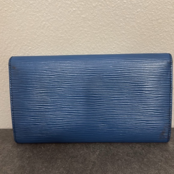 Preloved Louis Vuitton blue epi Sarah wallet - Picture 2 of 14